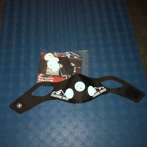 Like new training mask- medium